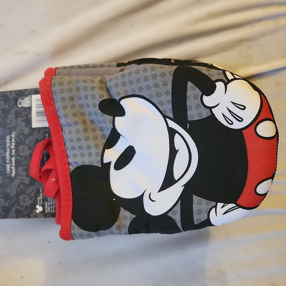 Disney mickey mouse  2 oven mits